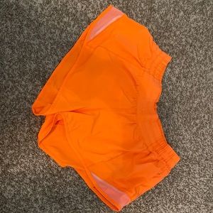 lululemon hotty hot 2.5 inseam shorts